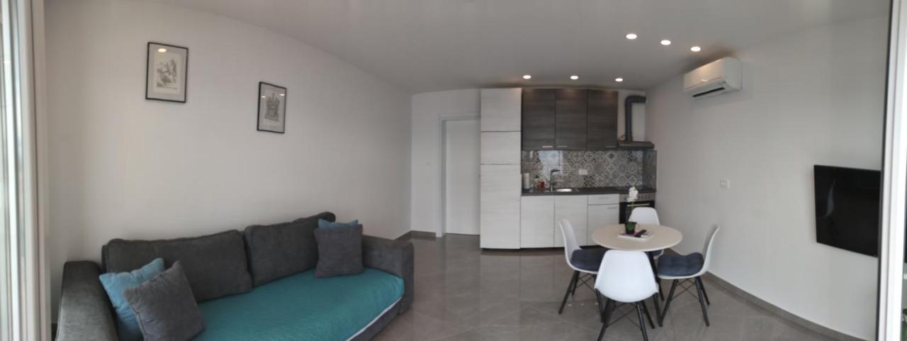 Rake Apartment Omiš Екстериор снимка